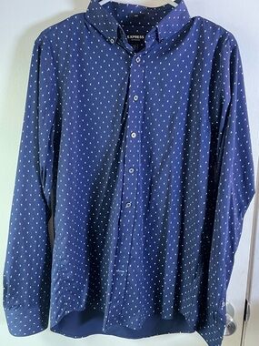 Express Performance Button Down Shirt Men’s Medium Blue Stretch Moisture Wicking